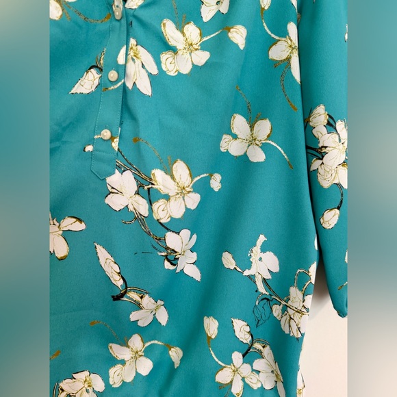 Beautiful Teal Floral Top - Picture 3 of 3